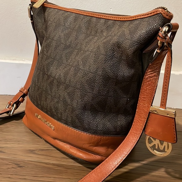 Michael Kors brown MK logo crossbody purse - Picture 4 of 9